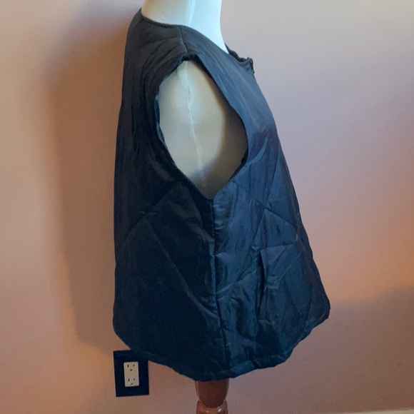 Socialite Quilted Puffer Vest - Picture 5 of 7